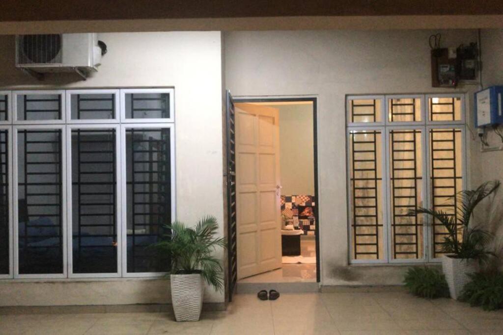 Terrace House Near Stulang Laut Ciq Midvalley Ksl For 7Pax Johor Bahru Eksteriør bilde