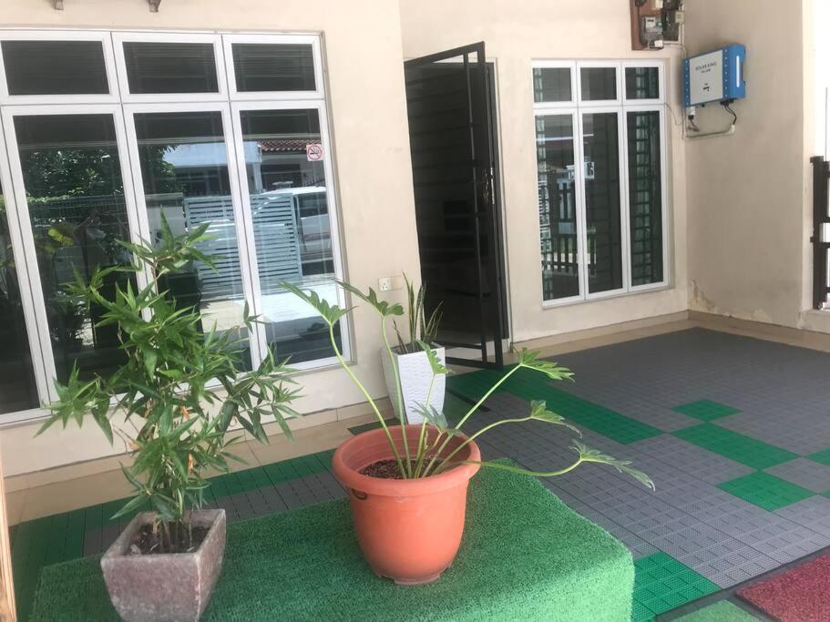 Terrace House Near Stulang Laut Ciq Midvalley Ksl For 7Pax Johor Bahru Eksteriør bilde