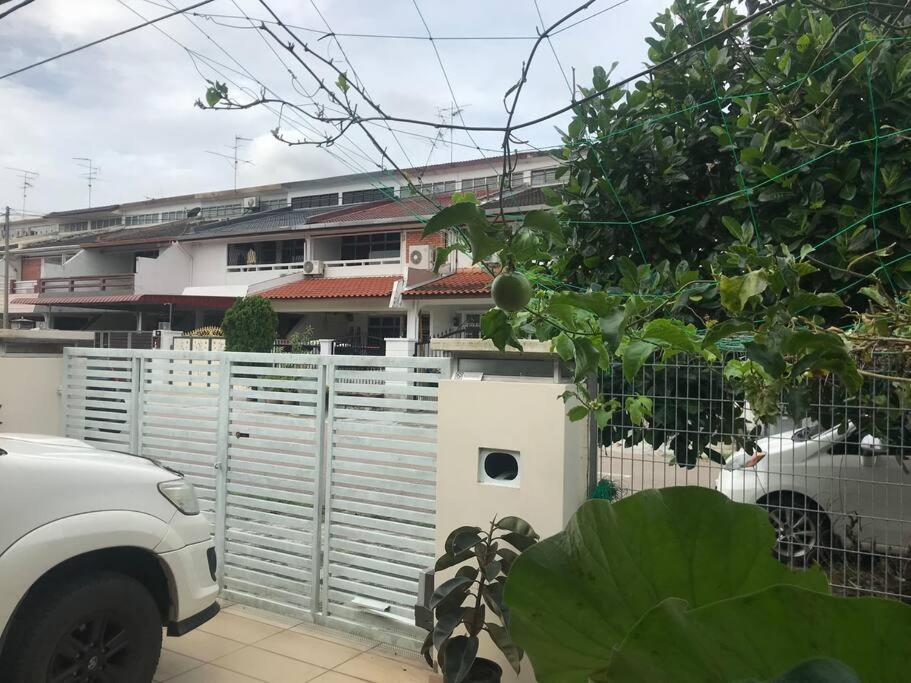 Terrace House Near Stulang Laut Ciq Midvalley Ksl For 7Pax Johor Bahru Eksteriør bilde
