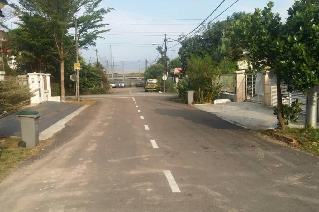 Terrace House Near Stulang Laut Ciq Midvalley Ksl For 7Pax Johor Bahru Eksteriør bilde