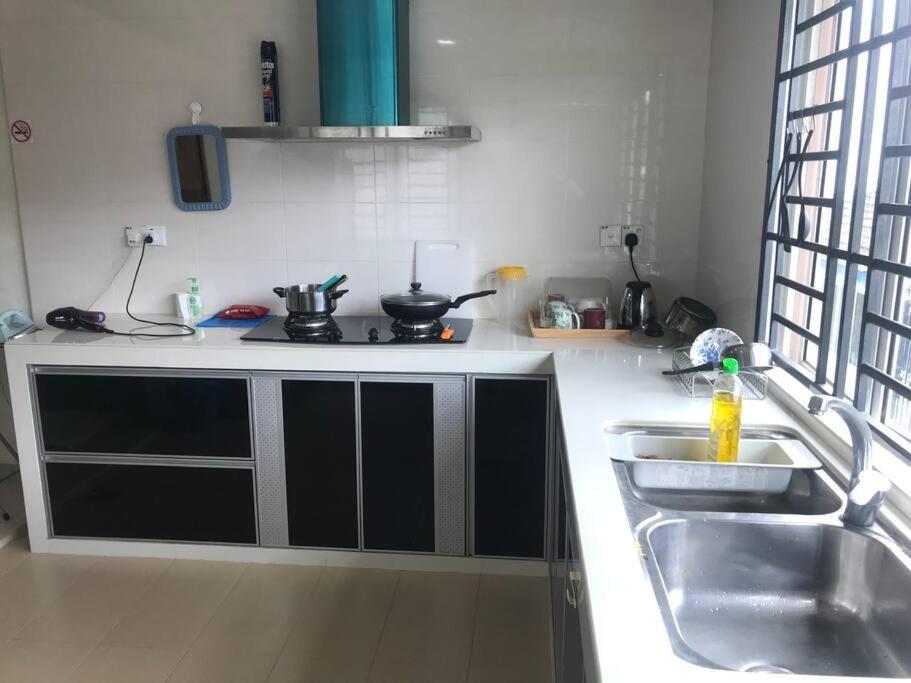 Terrace House Near Stulang Laut Ciq Midvalley Ksl For 7Pax Johor Bahru Eksteriør bilde