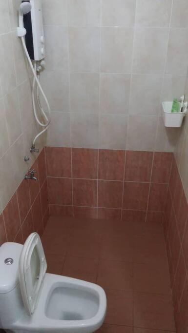 Terrace House Near Stulang Laut Ciq Midvalley Ksl For 7Pax Johor Bahru Eksteriør bilde