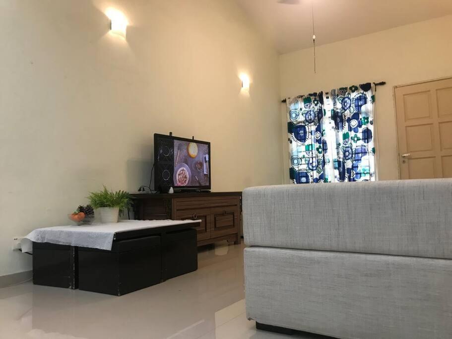 Terrace House Near Stulang Laut Ciq Midvalley Ksl For 7Pax Johor Bahru Eksteriør bilde