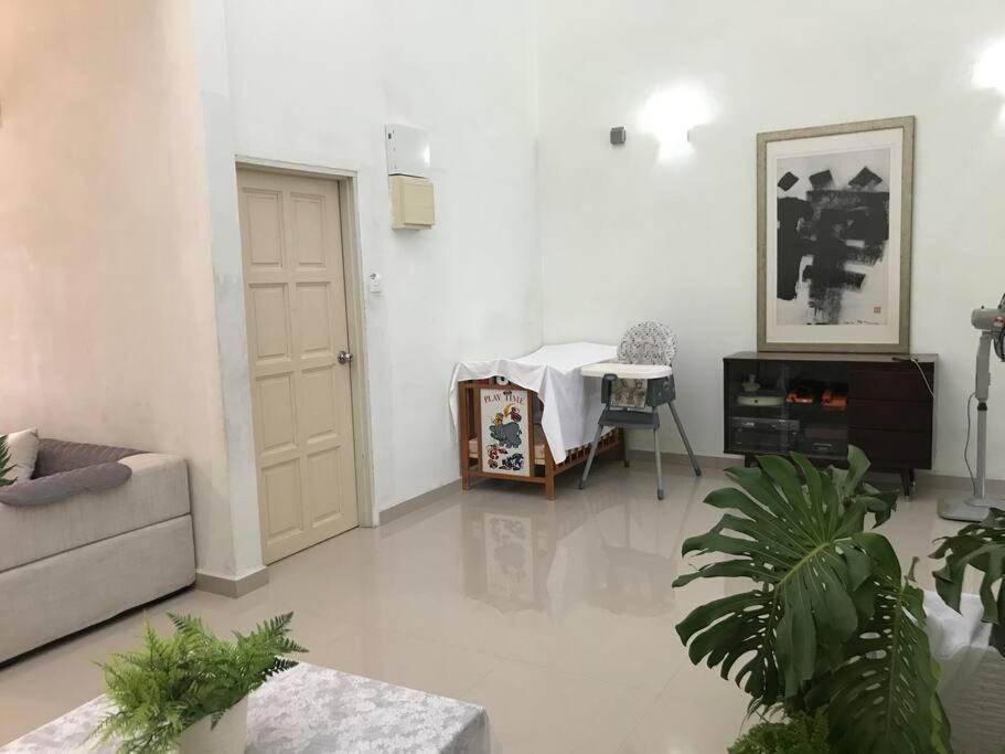 Terrace House Near Stulang Laut Ciq Midvalley Ksl For 7Pax Johor Bahru Eksteriør bilde